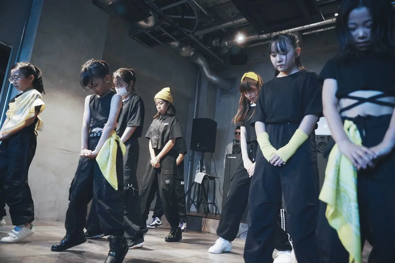 SHOW PERFORMANCE